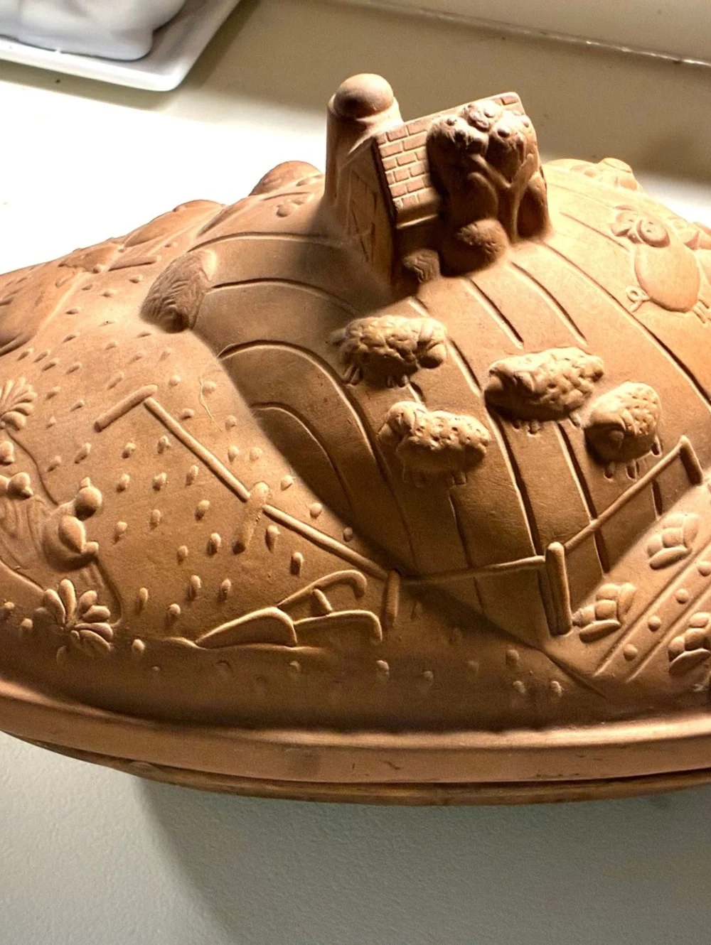 Vintage Gallery Originals 1984 Ceramic dutch oven Farm Scene -